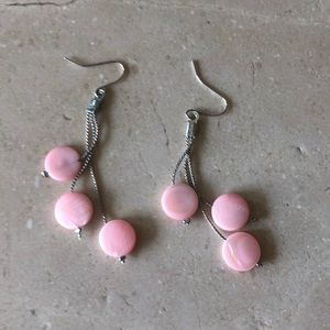 Dangle earrings with pink beads